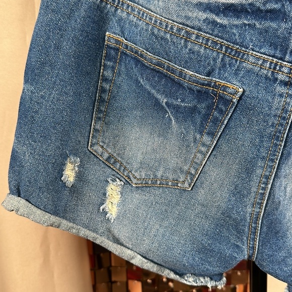 Vero Moda Medium Wash Blue Denim Jean Shorts w Raw Hem & Distressing Waist 18” - Picture 12 of 14
